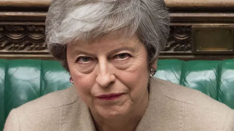 Brexit: Η Τερέζα Μέι αντιμέτωπη με την «κατάρρευση» της κυβέρνησής της