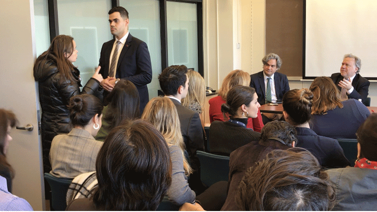 ΗΠΑ: Ομογενείς τα «έψαλαν» στον Κατρούγκαλο… για τη Συμφωνία των Πρεσπών