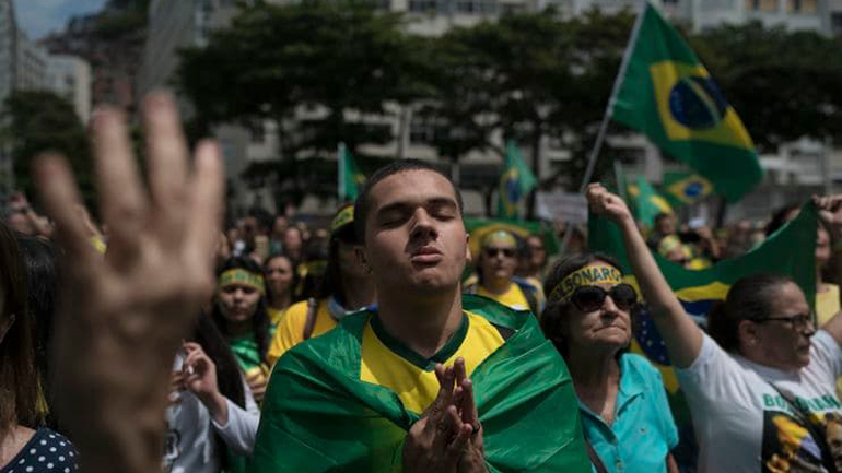 Βραζιλία: Αρκετές χιλιάδες άνθρωποι διαδήλωσαν κατά της δικτατορίας