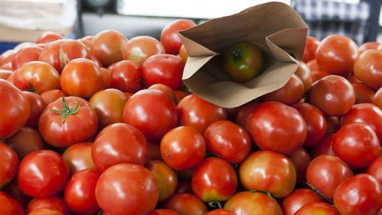 Δέσμευση 4,4 τόνων ντομάτας σε επιχείρηση του Πειραιά