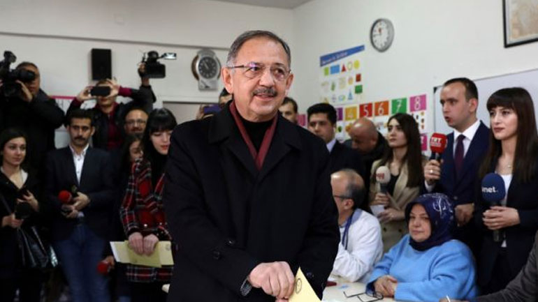 Ο υποψήφιος του AKP στην Άγκυρα καταγγέλλει παρατυπίες σε χιλιάδες κάλπες