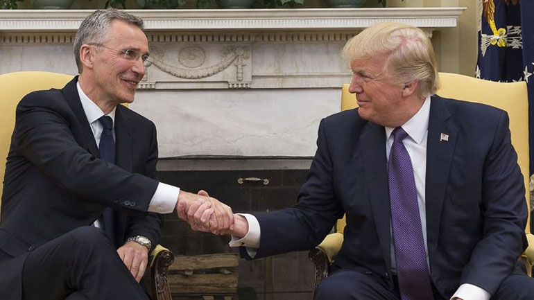 Ο Τραμπ υποδέχεται τον Στόλτενμπεργκ μία ημέρα πριν τη σύνοδο των ΥΠΕΞ των χωρών της Συμμαχίας