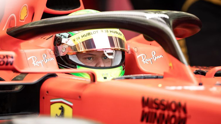 Ο μικρός Schumacher οδηγεί για πρώτη φορά τη Ferrari