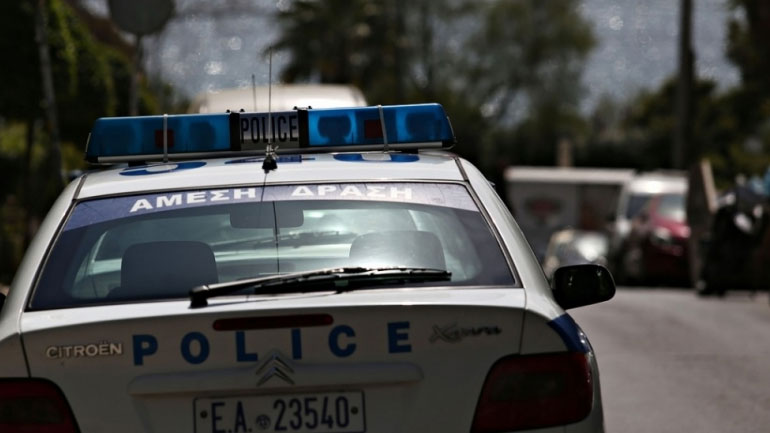 Διακινητής εγκατέλειψε πρόσφυγες έπειτα από ανατροπή οχήματος