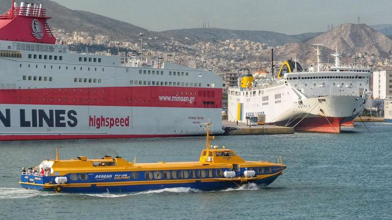 Bλάβη παρουσιάστηκε στο υδροπτέρυγο FD 18 – Επιστρέφει με 86 επιβάτες στο λιμάνι του Πειραιά