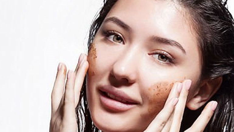 Κάθε πότε πρέπει να κάνετε scrub προσώπου;