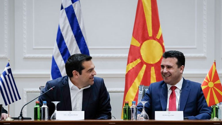 Ξένος Τύπος: Ο Έλληνας πρωθυπουργός Αλέξης Τσίπρας πραγματοποιεί «ιστορική» επίσκεψη στα Σκόπια