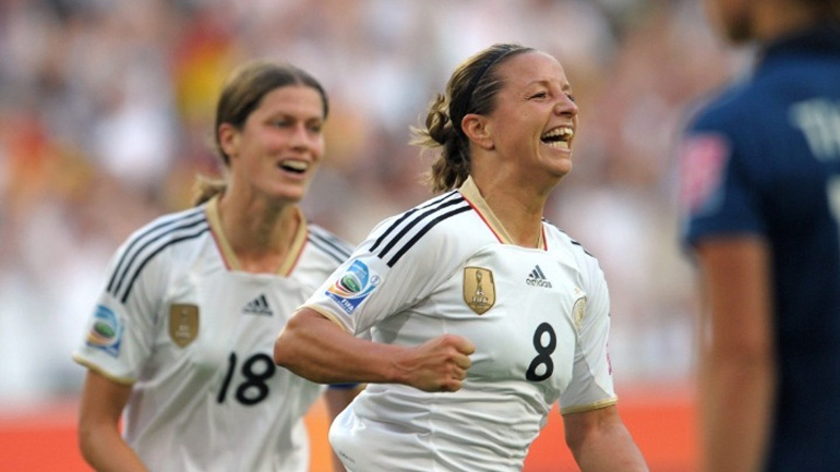 Η πρώτη γυναίκα στη Γερμανία σε πάγκο ομάδας ανδρών