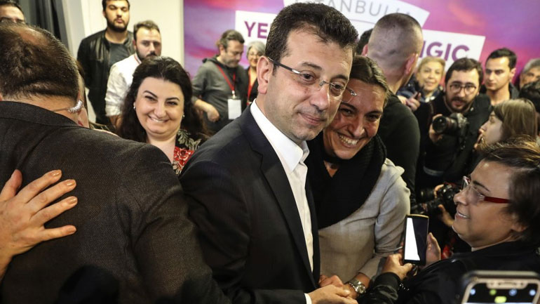 Ο Ιμάμογλου ζητεί από το Εκλογικό Συμβούλιο να τον ανακηρύξει δήμαρχο της Κωνσταντινούπολης