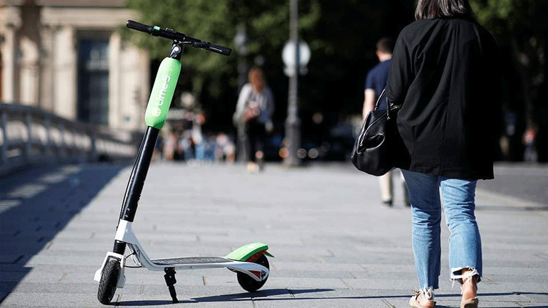 Διαφορετικές στάσεις από Παρίσι – Βερολίνο απέναντι στα ηλεκτρικά πατίνια