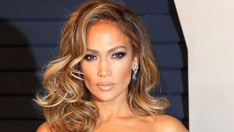 Η Jennifer Lopez ποζάρει με μαγιό και ρίχνει το Instagram!