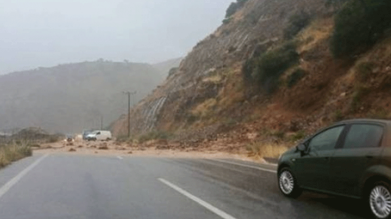 Ρέθυμνο: Κατολίσθηση στον περιμετρικό δρόμο του Φράγματος Ποταμών – Προσοχή στους οδηγούς συνιστά ο ΟΑΚ