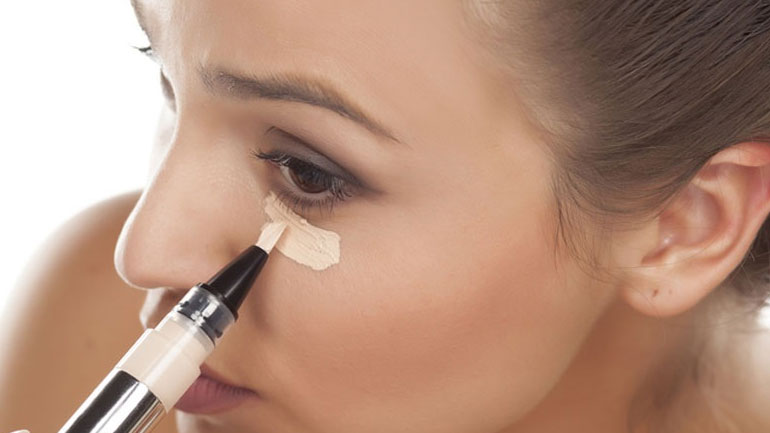 Ποιο κονσίλερ να επιλέξεις ανάλογα με τις ανάγκες σου