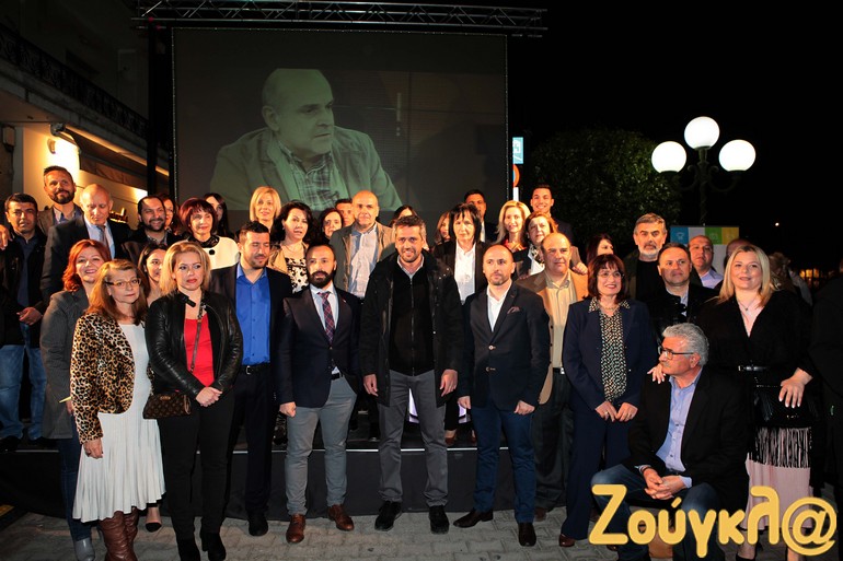 Ο Γιώργος Τσουκαλάς με τους υποψήφιους δημοτικούς συμβούλους του Ενωτικού Συνδυασμού Ελευσίνας - Μαγούλας