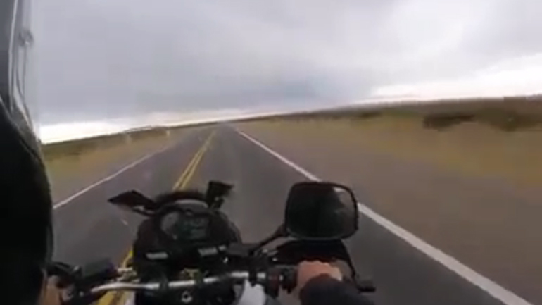 Εξάτμιση προκαλεί φωτιά σε μοτοσικλέτα