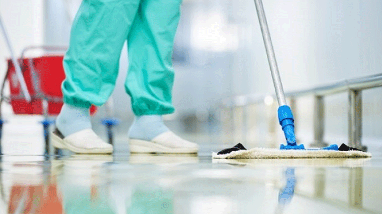 Καθαρίζουν οι εργολαβικές εταιρείες καθαριότητας