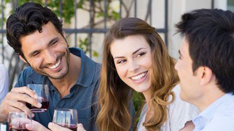 Οι δυο σας ή με παρέα; Τι προτιμούν στις εξόδους τους τα ζώδια;