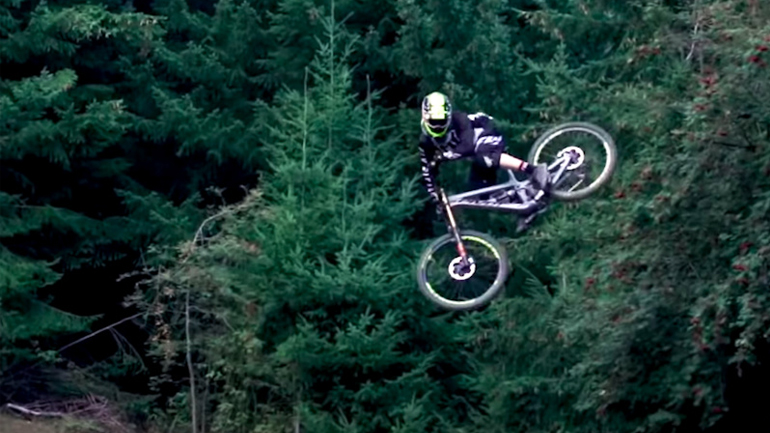 Pon de Replay: Ο Bernard Kerr επιστρέφει στο Queenstown