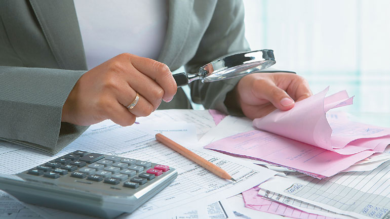 Εκατοντάδες χιλιάδες φορολογικούς και τελωνειακούς ελέγχους προγραμματίζει η ΑΑΔΕ