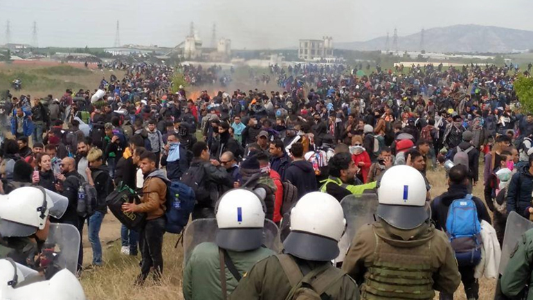 Επεισόδια με χημικά και φωτιές στα Διαβατά