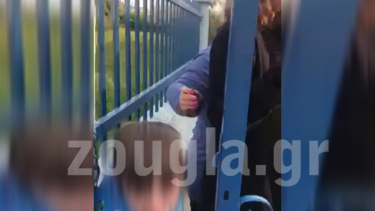 Καταγγελία στο zougla.gr: Έκλεισαν την πόρτα σε μητέρα και το παιδί της με ήπια μορφή αυτισμού σε παιδικό σταθμό της Πάτρας