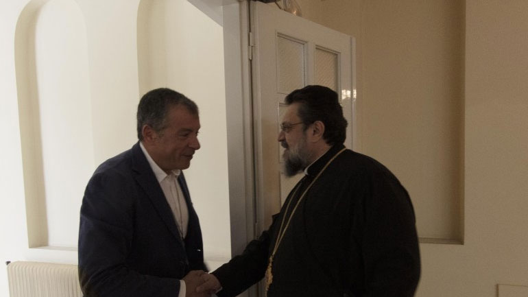 Συνάντηση του Σταύρου Θεοδωράκη με τον Μητροπολίτη Μεσσηνίας Χρυσόστομο