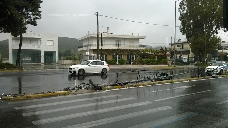 Τροχαίο ατύχημα στη διασταύρωση της Ραφήνας