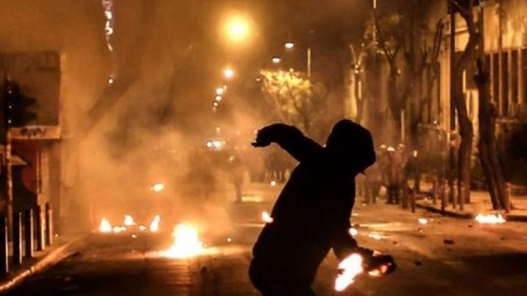 Επιθέσεις με μολότοφ στο Πολυτεχνείο