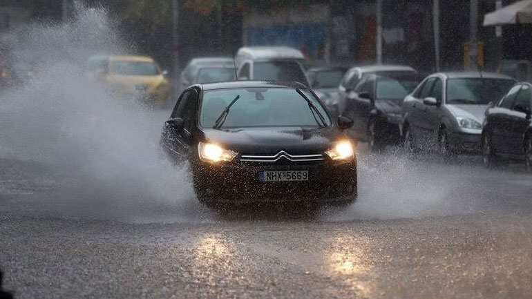 Προβλήματα στους δρόμους λόγω βροχής