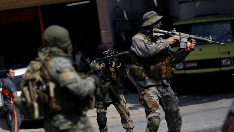 Βραζιλία: Στρατιώτες έριξαν 80 σφαίρες σε αυτοκίνητο οικογένειας – Το μπέρδεψαν με το όχημα διαφυγής ληστών