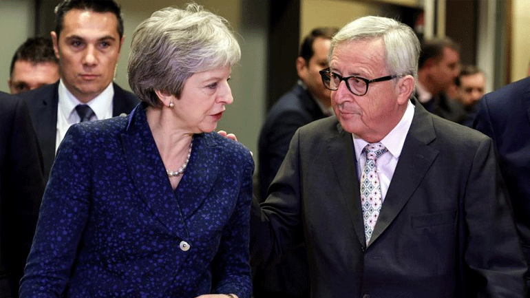 Τηλεφωνική επικοινωνία Μέι – Γιούνκερ