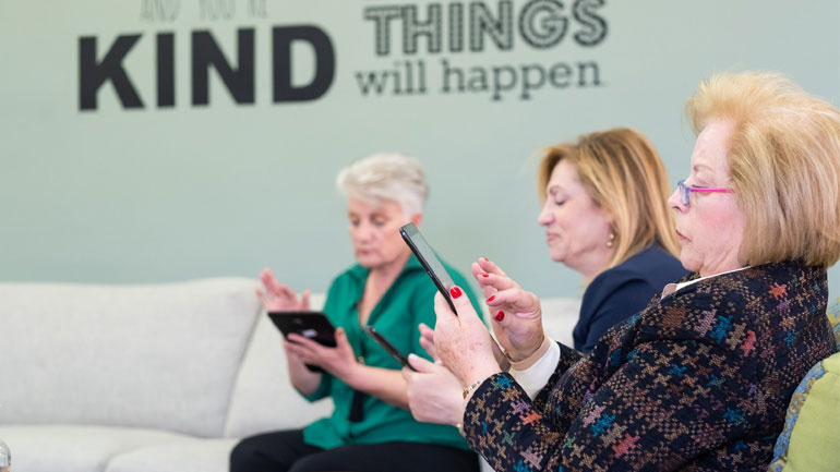 Δωρεάν μαθήματα νέων τεχνολογιών για ανθρώπους μεγαλύτερης ηλικίας από την COSMOTE