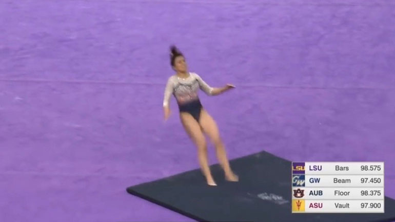 Βίντεο – σοκ: Αθλήτρια της ενόργανης έσπασε και τα δύο της πόδια