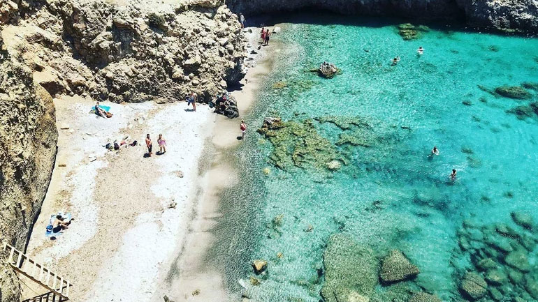 Η Πάρος και η Μήλος στις 10 καλύτερες προτάσεις για διακοπές σε νησιά σε όλο τον κόσμο