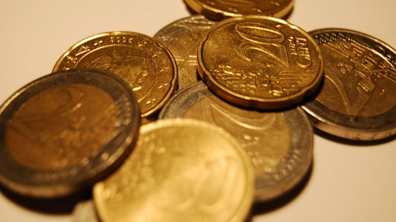 Ενισχύεται το ευρώ