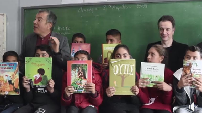 Ο Στ. Θεοδωράκης σε οικισμό Ρομά, στους Σοφάδες Καρδίτσας