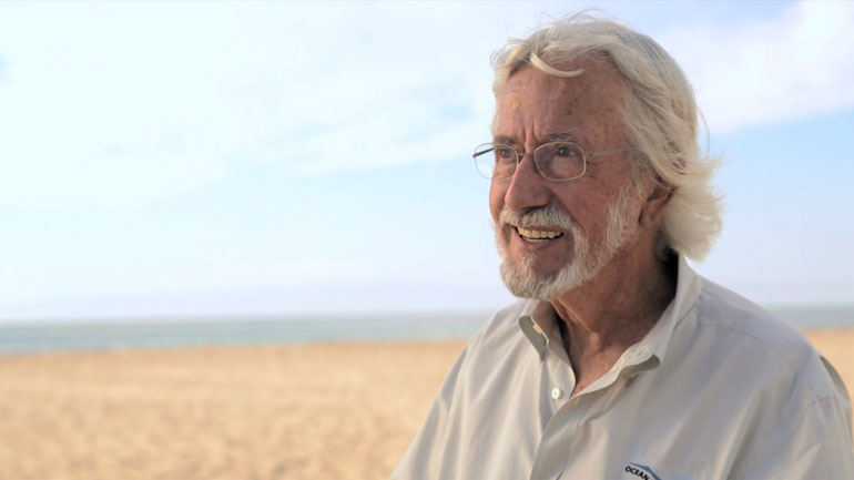 Η Ρωσία υπέγραψε συμφωνία με τον Ζαν Μισέλ Κουστό για την απελευθέρωση των «φυλακισμένων» φαλαινών