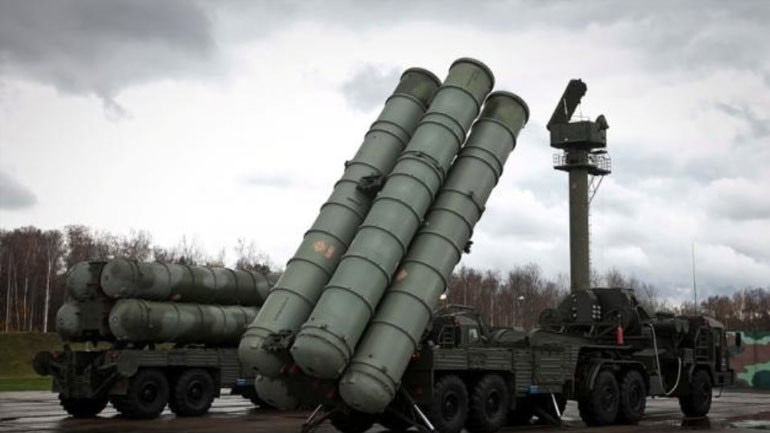 Ρώσοι και Τούρκοι δεν αποκλείουν την επιβολή κυρώσεων στην Τουρκία για την αγορά των S-400