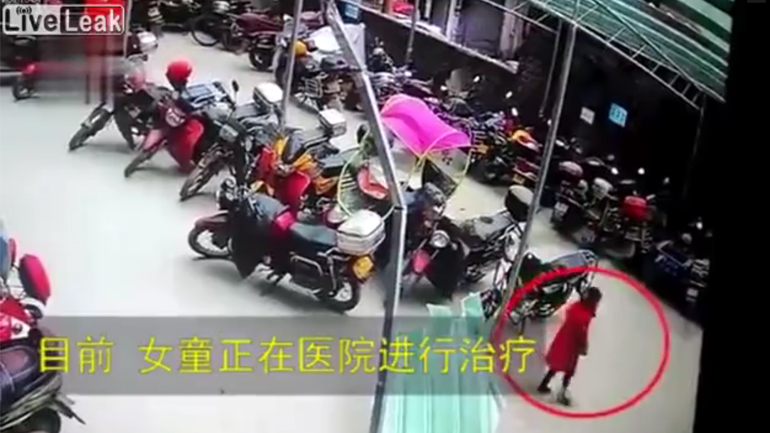 Κορίτσι πέφτει από τον 26ο όροφο πολυκατοικίας και επιβιώνει