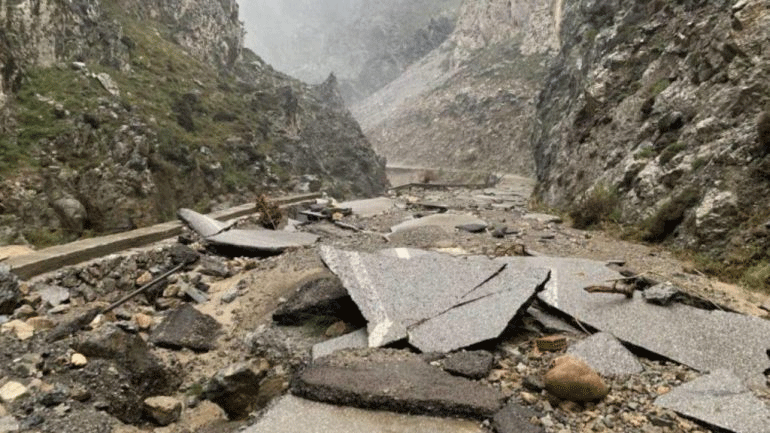 Ρέθυμνο: Παραμένουν τα προβλήματα λόγω των συνεχόμενων βροχοπτώσεων στο οδικό δίκτυο