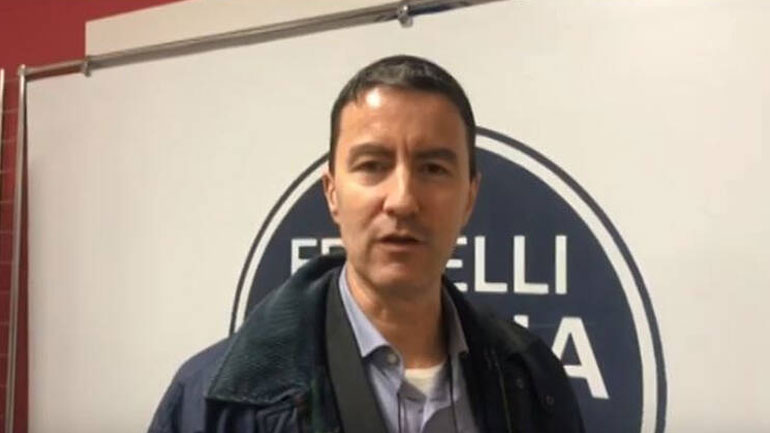 Ο δισέγγονος του Μουσολίνι και υποψήφιος για το Ευρωκοινοβούλιο καταγγέλλει ότι το Facebook έκλεισε τον λογαριασμό του