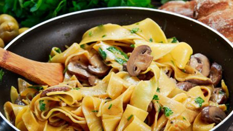 Λαχταριστές παπαρδέλες με μανιτάρια στον φούρνο