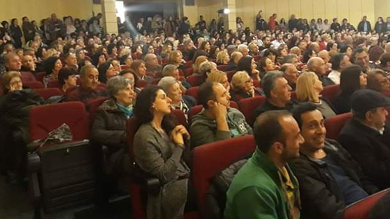 Ξάνθη: Ανέβασαν Λυσιστράτη στα ποντιακά – Βούλιαξε το Αμφιθέατρο