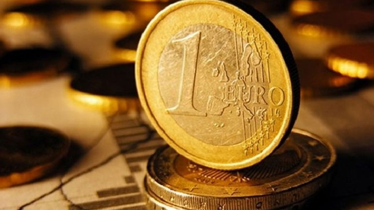 Οριακή άνοδος για το ευρώ
