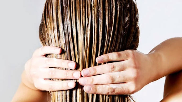 Ενυδατική μάσκα μαλλιών με μόνο δύο υλικά!