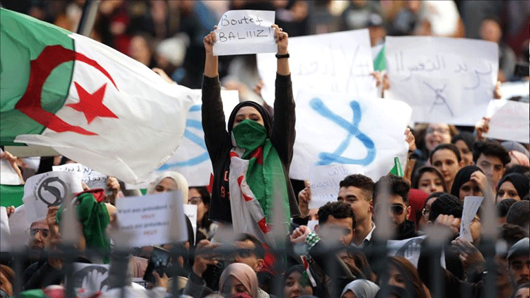 Aλγερία: Ο αρχηγός του στρατού καλεί τους δικαστές να ασκήσουν διώξεις σε βάρος μελών της κυβερνώσας ελίτ