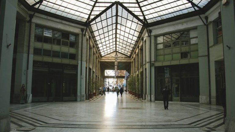 Στη Στοά της θλίψης…