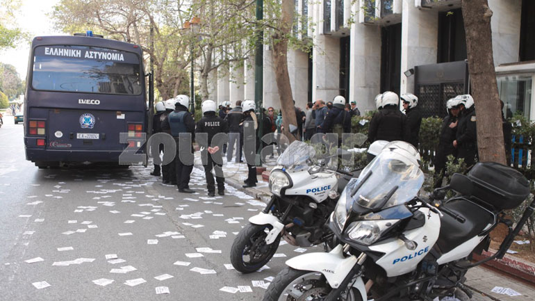 Παρέμβαση του Ρουβίκωνα στο Υπουργείο Εξωτερικών