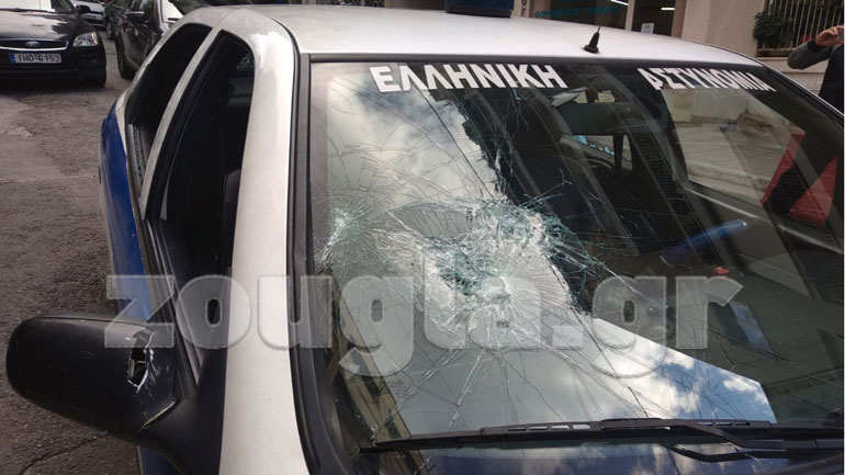 Επίθεση σε περιπολικό της ΕΛ.ΑΣ. στα Εξάρχεια