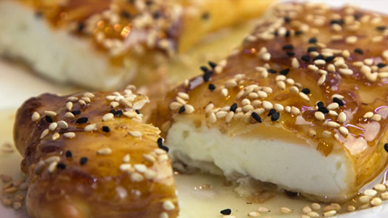 Φέτα τυλιχτή με σάλτσα μελιού